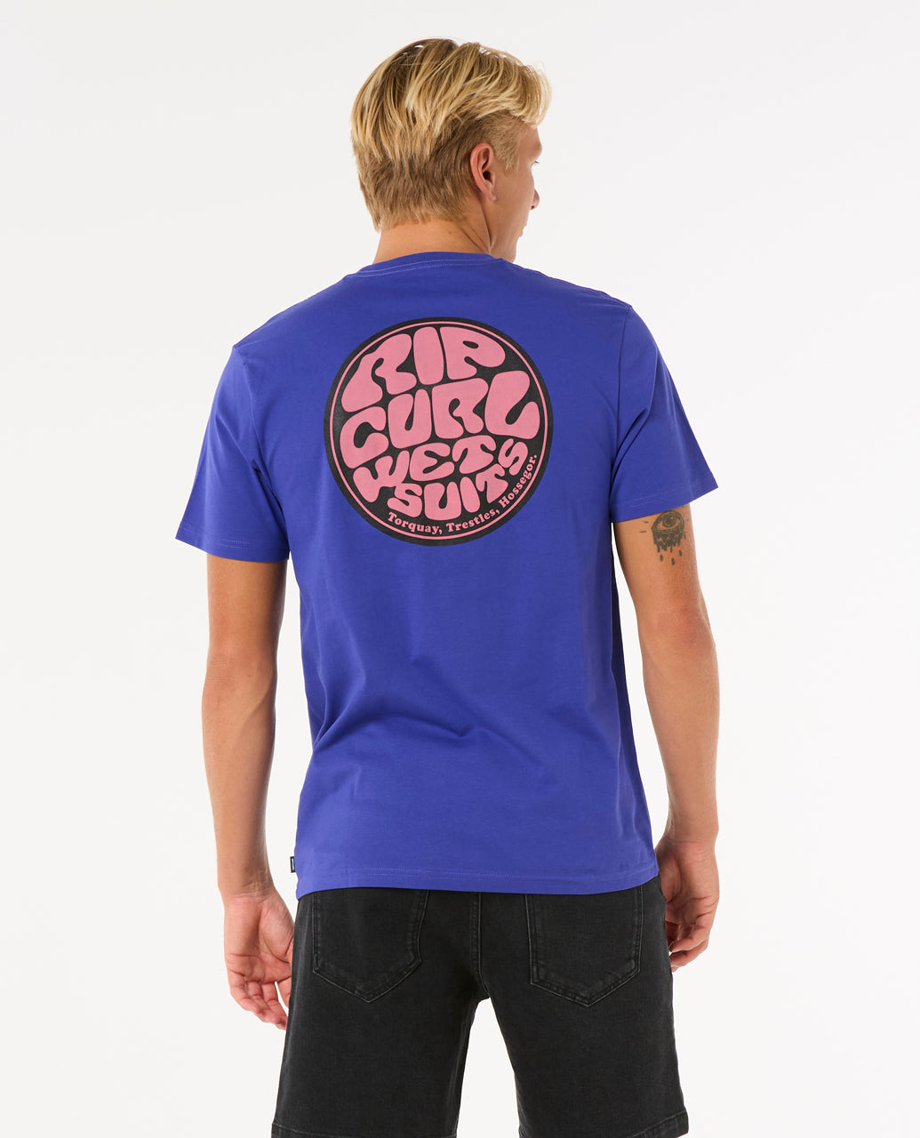 WETTIE PASSAGE ICON TEE.