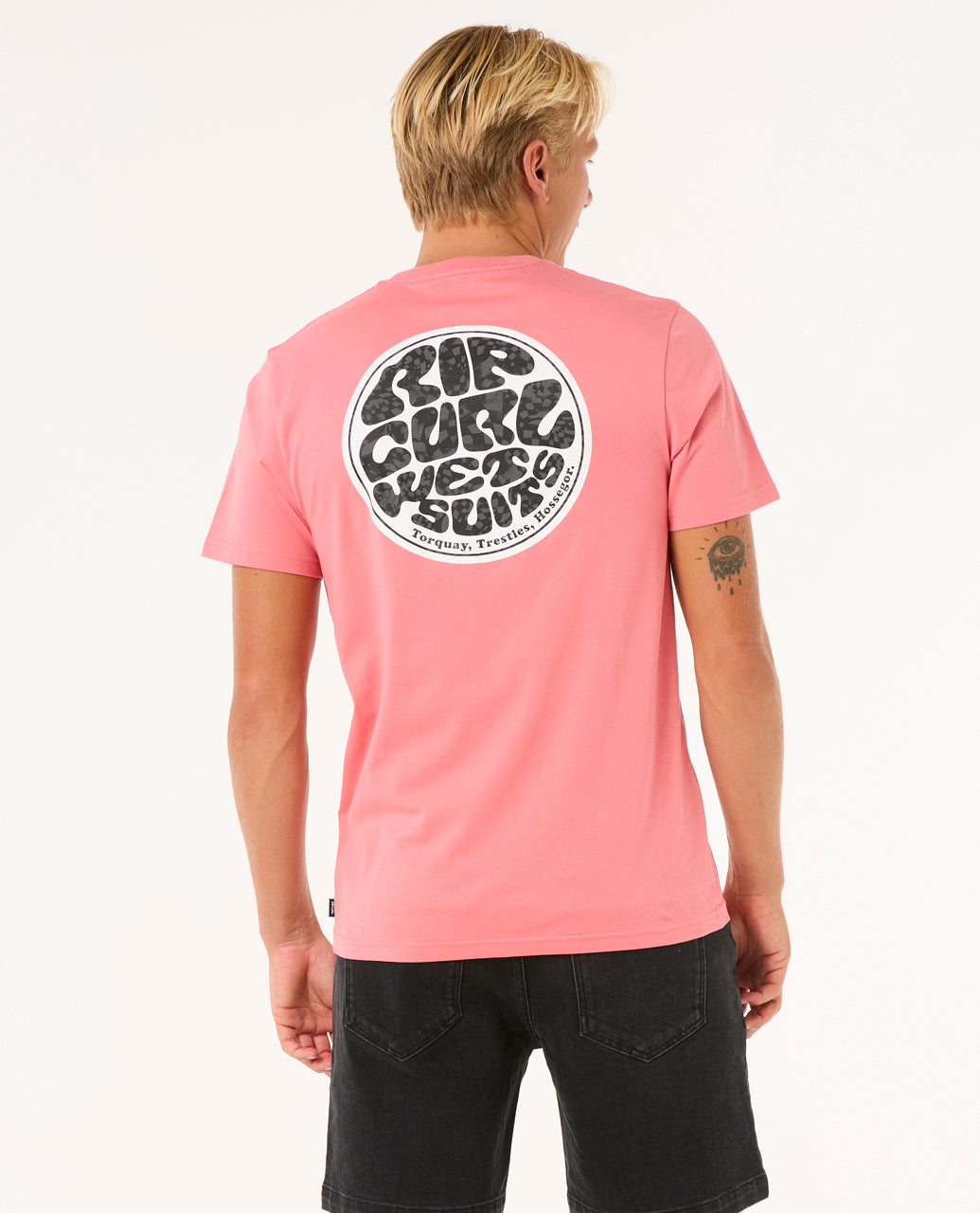 WETTIE PASSAGE ICON TEE.