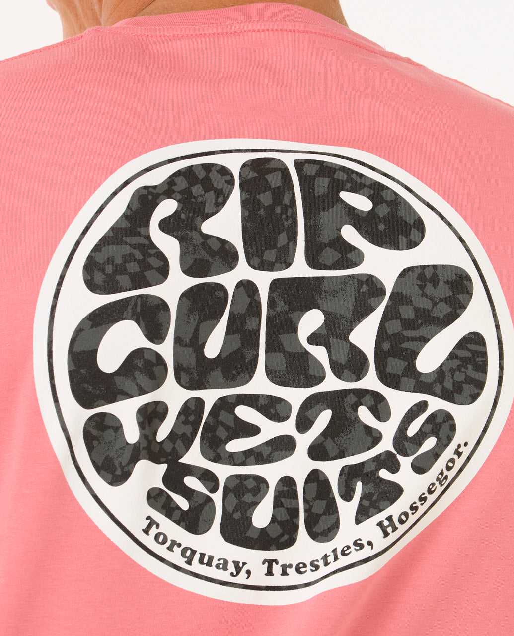 WETTIE PASSAGE ICON TEE.