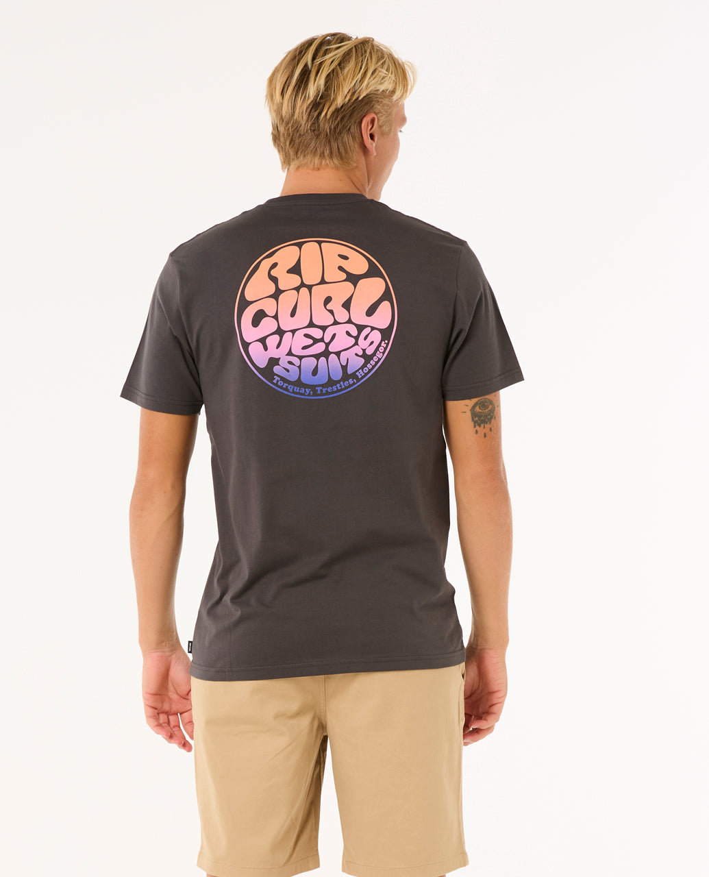 WETTIE PASSAGE ICON TEE.