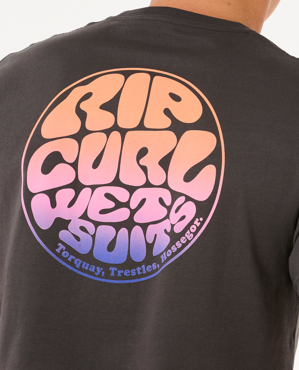 WETTIE PASSAGE ICON TEE.