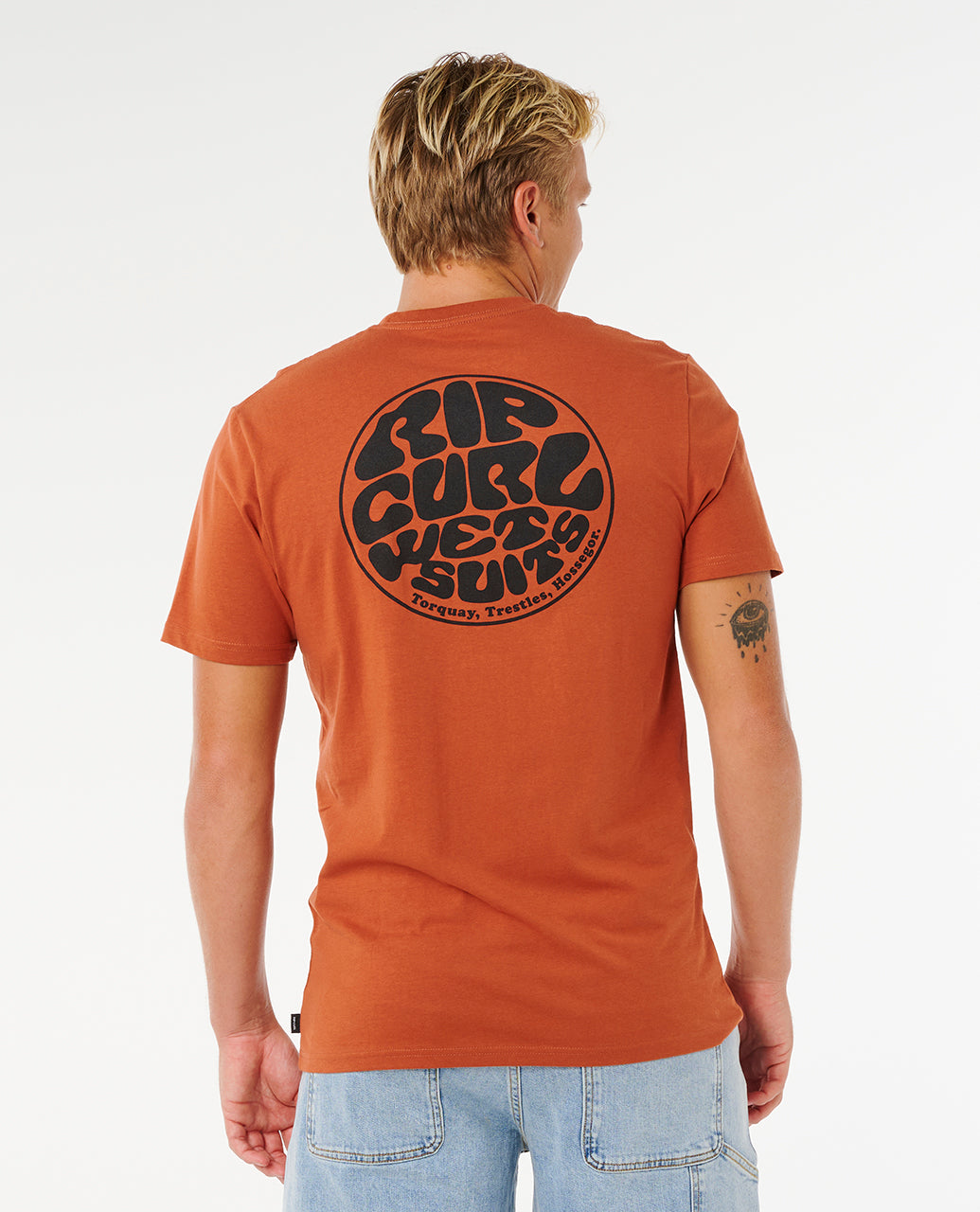 WETTIE PASSAGE ICON TEE.