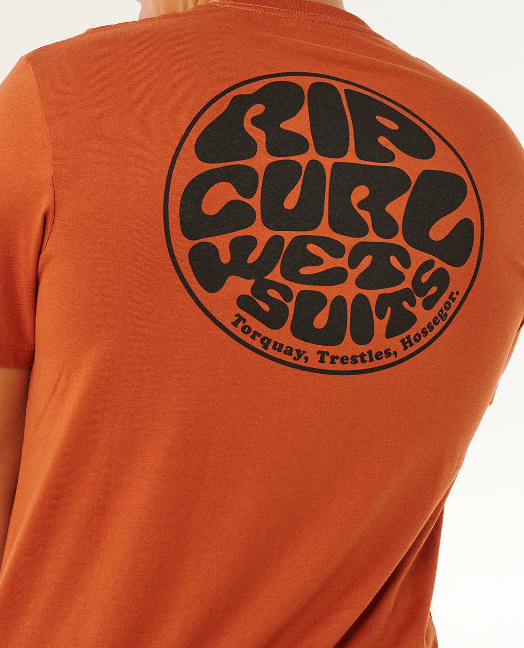 WETTIE PASSAGE ICON TEE.