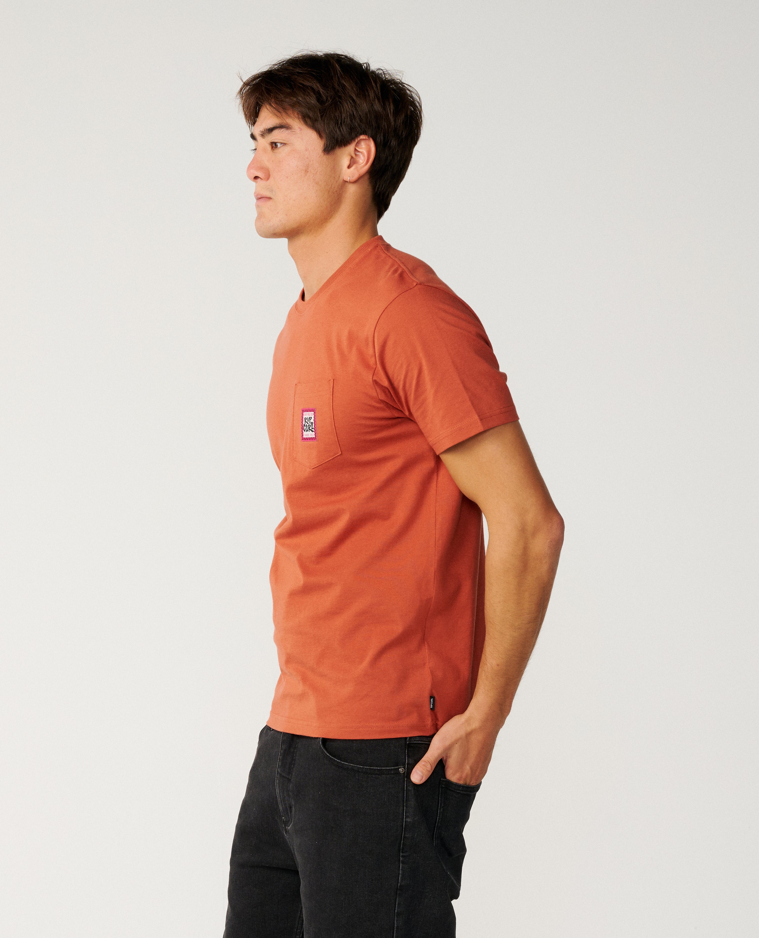 STREAMLINE POCKET BADGE TEE