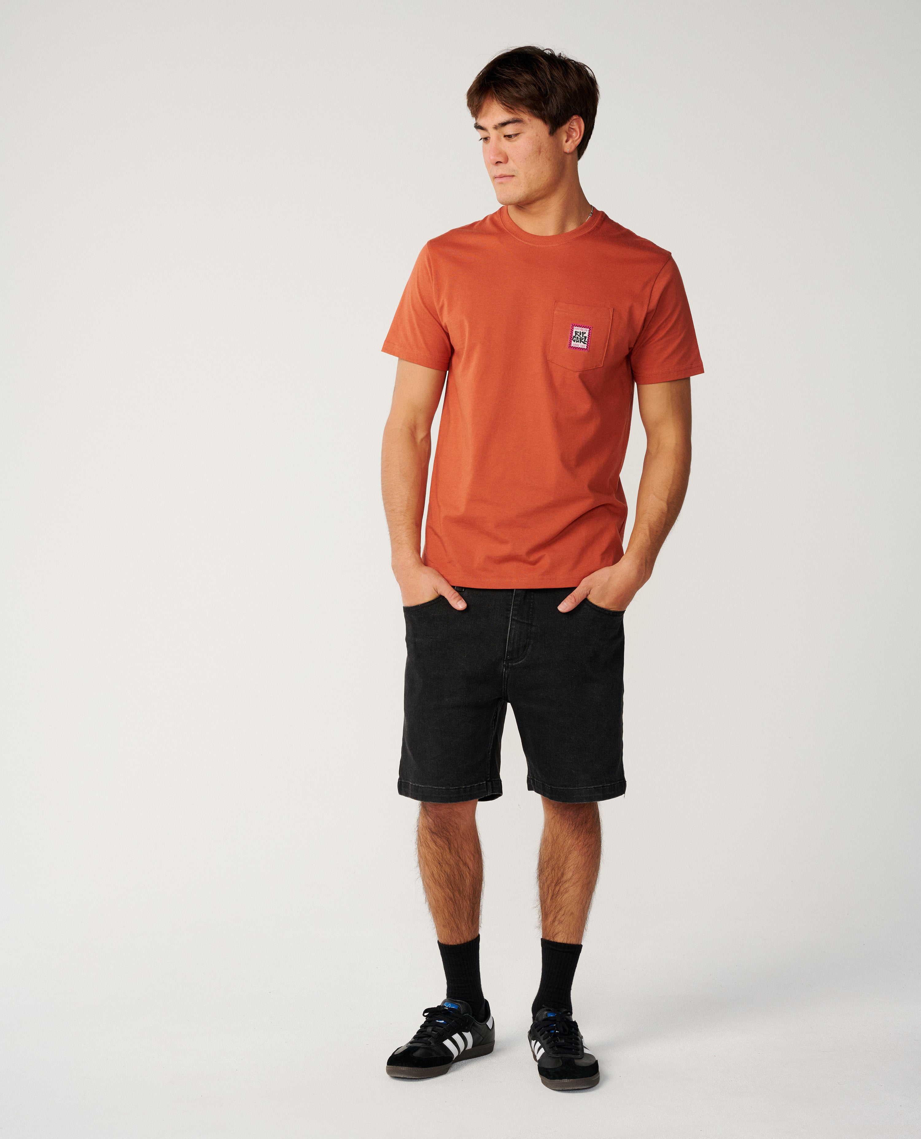 STREAMLINE POCKET BADGE TEE