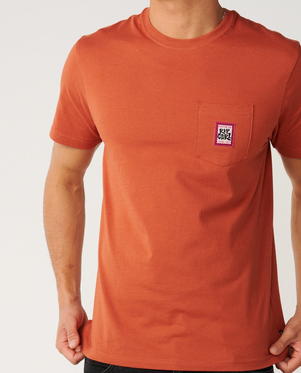 STREAMLINE POCKET BADGE TEE