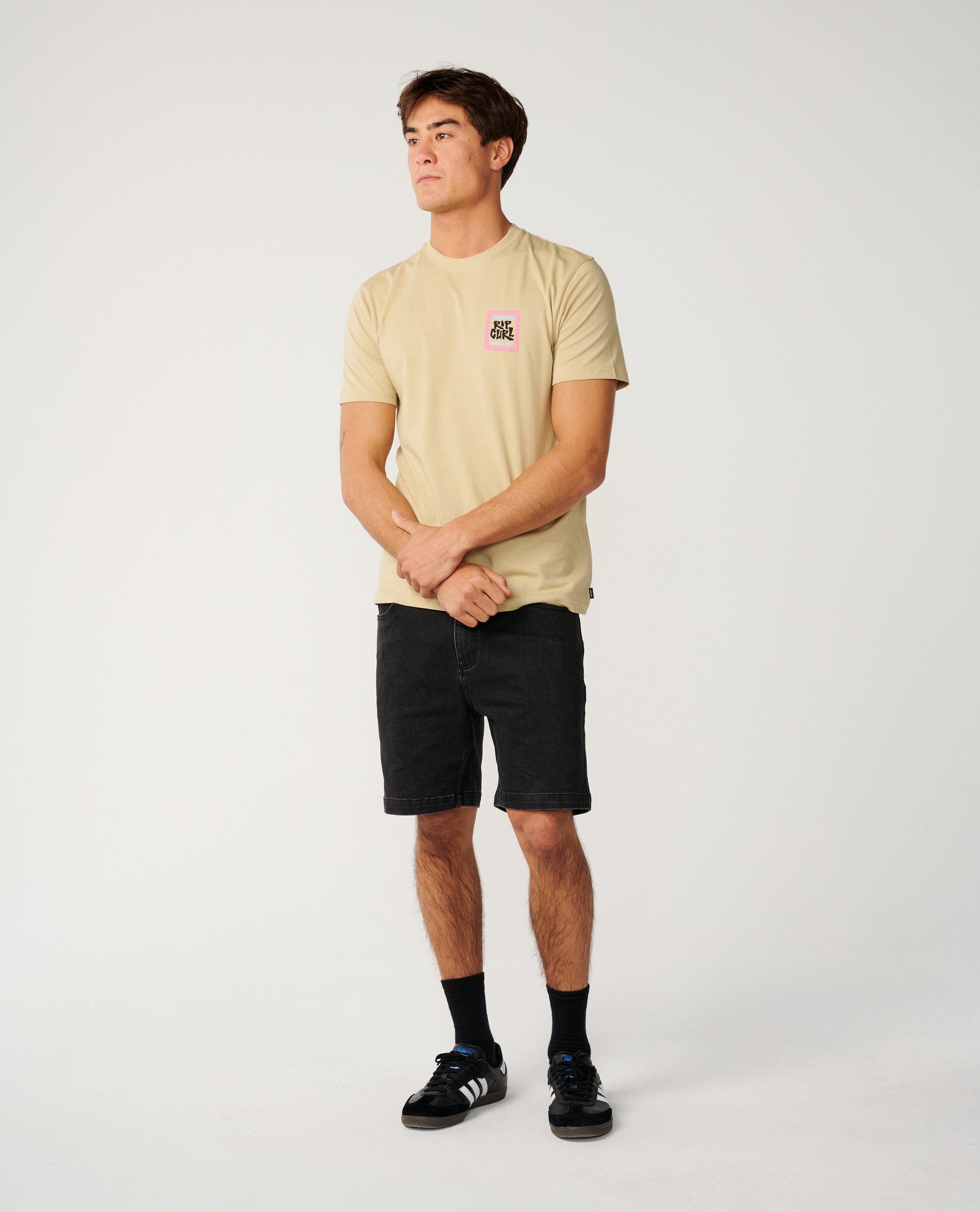 STREAMLINE LINE UP TEE